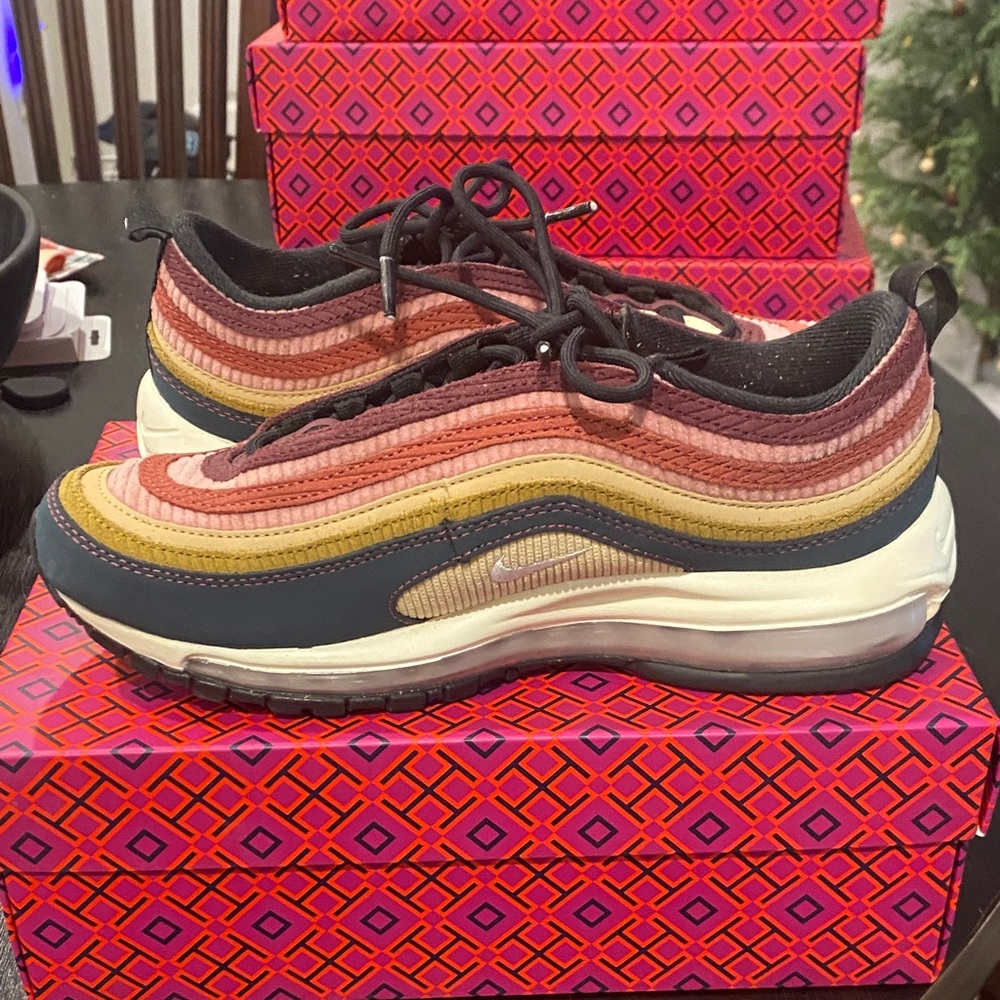 Nike Air Max Multicolor Athletic Shoes - Picture 6 of 8